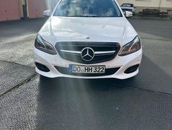 Weiß Gebraucht 2014 Mercedes E200 Avantgarde Limousine | 6.700 € (Superpreis)