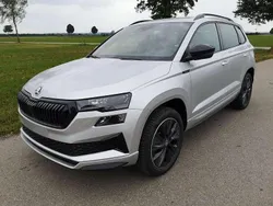 Reflexsilber metallic Neu 2025 Skoda Karoq SportLine SUV | 42.090 € (Fairer Preis)