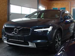Blau Gebraucht 2018 Volvo V90 CC Kombi | 27.900 € (Teuer)