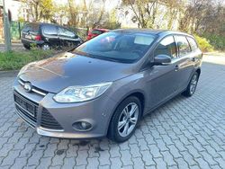 Braun Gebraucht 2013 Ford Focus Champions Edition Limousine | 2.399 € (Superpreis)