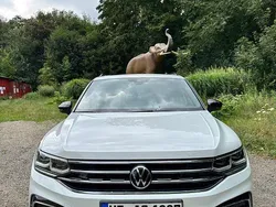 Weiß Gebraucht 2021 VW Tiguan R-line SUV | 25.999 €