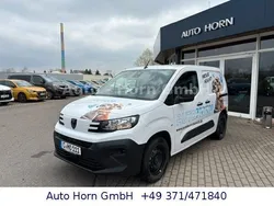 Weiß Gebraucht 2024 Peugeot Partner Van / Kleinbus | 22.390 € (Teuer)