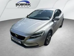 Silber Gebraucht 2017 Volvo V40 Momentum Kombi | 10.420 € (Guter Preis)