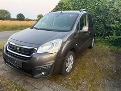 Grau Gebraucht 2017 Peugeot Partner Tepee Allure Van / Kleinbus | 8.950 € (Guter Preis)