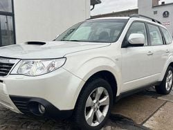 Weiß Gebraucht 2010 Subaru Forester Exclusive+ SUV | 3.999 € (Etwas zu teuer)