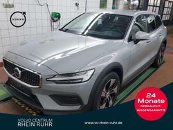 Grau vapour grey / metallic Gebraucht 2023 Volvo V60 CC Plus Kombi | 35.950 € (Guter Preis)