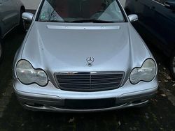 Silber Gebraucht 2002 Mercedes C200 Limousine | 850 €