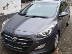 Grau Gebraucht 2015 Hyundai i30 Classic Kombi | 7.700 € (Fairer Preis)