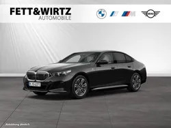 Saphirschwarz metallic Gebraucht 2024 BMW i5 M Sport Limousine | 56.900 €