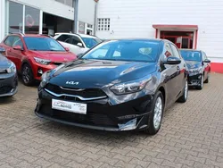 Schwarz Neu 2024 Kia Ceed 2 Limousine | 24.590 € (Fairer Preis)