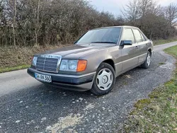 Grau Gebraucht 1990 Mercedes 260 Limousine | 3.250 €