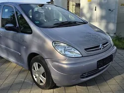 Grau Gebraucht 2004 Citroën Xsara Picasso Van / Kleinbus | 1.490 € (Guter Preis)