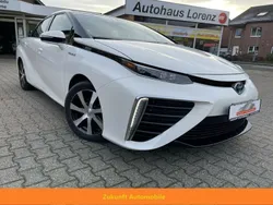 Weiß Gebraucht 2016 Toyota Mirai Limousine | 17.990 € (Teuer)