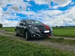 Grau Gebraucht 2018 Peugeot 208 Kleinwagen | 7.600 € (Fairer Preis)