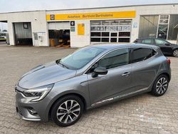 Grau Gebraucht 2023 Renault Clio V Techno Kleinwagen | 18.500 € (Etwas zu teuer)