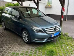 Blau Gebraucht 2012 Mercedes B200 Van / Kleinbus | 11.999 € (Fairer Preis)