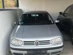 Grün Gebraucht 2000 VW Golf IV Kleinwagen | 1.100 € (Fairer Preis)