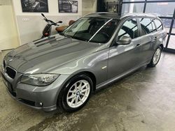 Grau Gebraucht 2011 BMW 320 Comfort Edition Kombi | 11.999 €
