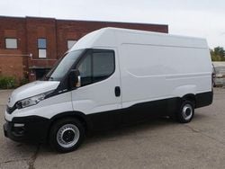 Weiß Gebraucht 2017 Iveco Daily Van / Kleinbus | 16.950 € (Fairer Preis)