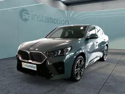 Grün Gebraucht 2024 BMW iX2 M Sport SUV | 51.299 € (Fairer Preis)