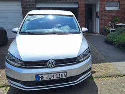 Silber Gebraucht 2017 VW Touran Trendline Van / Kleinbus | 15.600 € (Fairer Preis)