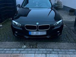 Schwarz Gebraucht 2014 BMW 318 Compact Kleinwagen | 9.500 €