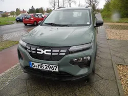 Grün Gebraucht 2023 Dacia Spring Essentiel Kleinwagen | 13.000 € (Fairer Preis)