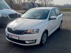 Weiß Gebraucht 2014 Skoda Rapid Ambition Kombi | 11.990 € (Etwas zu teuer)