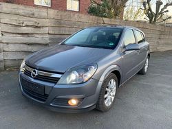 Grau Gebraucht 2005 Opel Astra Elegance Limousine | 2.450 € (Fairer Preis)