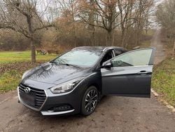 Grau Gebraucht 2016 Hyundai i40 Trend Kombi | 13.500 € (Fairer Preis)