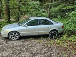Grün Gebraucht 2001 Audi A4 S-Line Limousine | 1.400 €