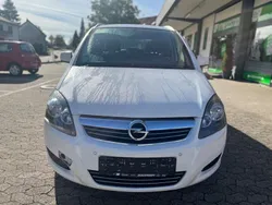 Weiß Gebraucht 2012 Opel Zafira Family Van / Kleinbus | 2.750 € (Superpreis)