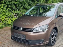 Braun Gebraucht 2011 VW Touran Van / Kleinbus | 6.900 € (Fairer Preis)