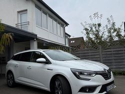 Weiß Gebraucht 2016 Renault Mégane III Bose Edition Limousine | 8.899 € (Etwas zu teuer)