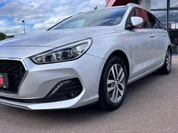 Silber Gebraucht 2018 Hyundai i30 Select Kombi | 13.900 € (Fairer Preis)