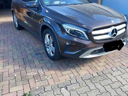 Braun Gebraucht 2015 Mercedes 200 Kombi | 14.500 € (Etwas zu teuer)