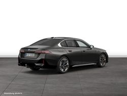 Grau Gebraucht 2024 BMW 530e M Sport Limousine | 61.683 € (Fairer Preis)