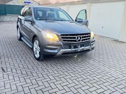 Grau Gebraucht 2012 Mercedes ML350 SUV | 15.000 € (Fairer Preis)
