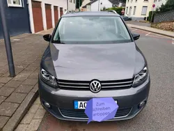 Grau Gebraucht 2015 VW Touran Van / Kleinbus | 14.800 € (Fairer Preis)
