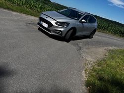 Silber Gebraucht 2019 Ford Focus Active Limousine | 14.000 € (Fairer Preis)