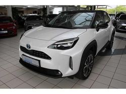 Weiss Gebraucht 2024 Toyota Yaris Hybrid Elegant SUV | 29.990 € (Teuer)