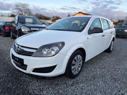 Weiß Gebraucht 2009 Opel Astra Selection Kombi | 1.999 € (Fairer Preis)