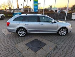 Silber Gebraucht 2014 Skoda Superb Elegance Kombi | 8.900 € (Guter Preis)
