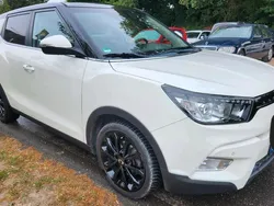 Weiß Gebraucht 2017 Ssangyong Tivoli SUV | 9.490 € (Fairer Preis)