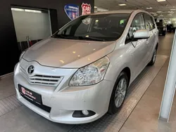 Silber Gebraucht 2012 Toyota Verso Travel Van / Kleinbus | 8.990 € (Fairer Preis)