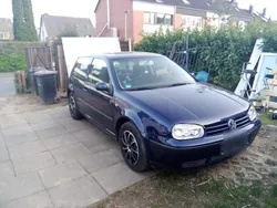 Blau Gebraucht 2002 VW Golf IV | 700 €