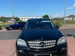 Schwarz Gebraucht 2005 Mercedes ML350 SUV | 6.499 € (Fairer Preis)