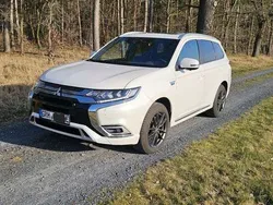 Weiß Gebraucht 2019 Mitsubishi Outlander P-HEV Top SUV | 22.500 € (Teuer)