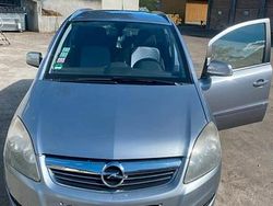 Grau Gebraucht 2010 Opel Zafira Van / Kleinbus | 4.500 € (Teuer)