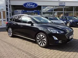 Obsidianschwarz metallic (metallic) Gebraucht 2021 Ford Focus Cool & Connect Kombi | 24.390 €